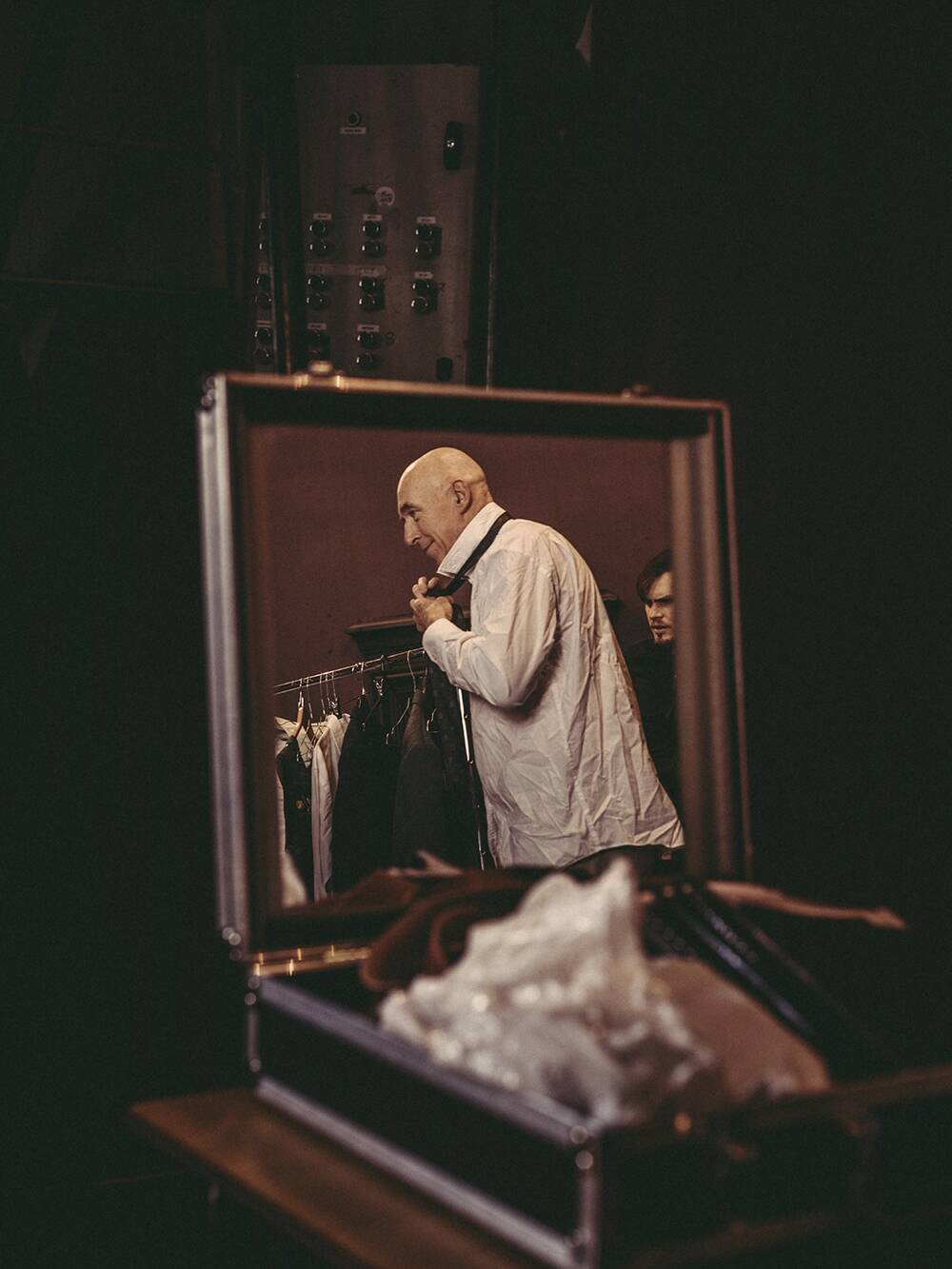 Photo de François Clavier dans le miroir d'une loge itinérante.