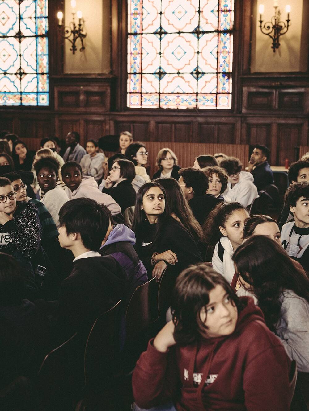 Les élèves de classes de 4e du Collège Jacques Decour, assistent à la représentation du semi-opéra, Chimène, faire entendre sa voix, d'après Le Cid © R. Bassenne